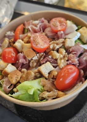 Salade jambon cru chèvre